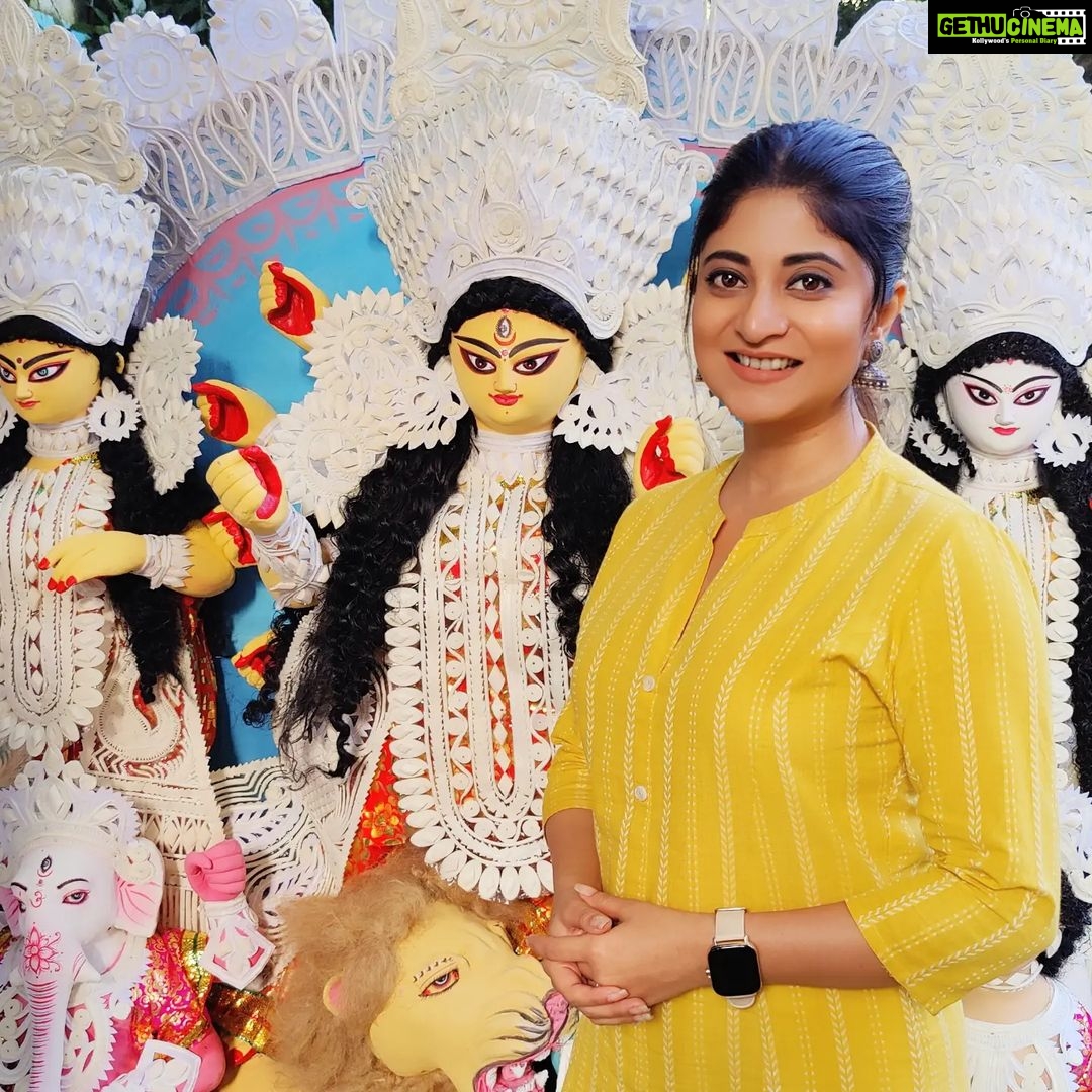 Sandipta Sen Instagram - Shobai k janai Mahalaya er Priti o Subhechcha 🙏❤️ Bodhon er trailer asche ar kichukhon porei😍 @hoichoi.tv @aditiroyz @roy_ditipriya