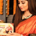 Sandipta Sen Instagram - মঙ্গলদীপ রেডি-টু-ইউজ ধুনো কাপ্স, যা সেই একই খাঁটি ধুনিচির মতোই । গত দু'সপ্তাহ ধরে আমি এটা ব্যাবহার করছি আর এখন তো এটা আমার রোজকার পুজোর অংশ হয়ে গেছে। 😊 আপনি এগুলো Big Basket-এ পেতে পারেন । কমেন্টসে আপনার এই ধুনোর অভিজ্ঞতা আমার সঙ্গে শেয়ার করুন । #PujawithMangaldeep #MangaldeepDhuno #Dhuno #Dhunachi #DurgaPuja #Durgapuja2022 #puja #durgapujakolkata