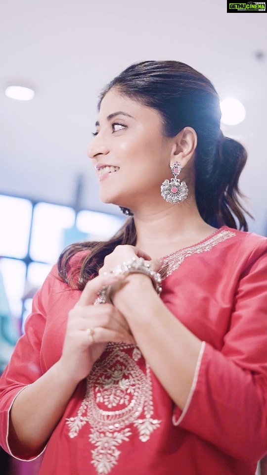 Sandipta Sen Instagram - Durga Pujo Specialβ¨π Pantaloons has always been my go-to brand when it comes to picking festive outfits for Pujo! ππ€π§ππ£, ππͺππ€ πππ£ππ πππ£π©ππ‘π€π€π£π¨! π«π« So, I visited the @pantaloonsfashion store today. And what a wonderful experience I had. They have come up with a unique and lovely ethnic collection. Along with that, they have a wide range of accessories, footwear, bags and much more. I couldnβt stop myself from shopping and got these 4 Lovely Ethnic Outfits for Pujo.π I am ready for the non-stop celebrations of Pujo! What about you? Visit the nearest Pantaloons outlets and get these beautiful and elegant outfits for Durga Pujo to amp up your style !!β¨ Hurry up! Shop Now!!!πποΈπ . . . #Pantaloons #PantaloonsFashion #PlayWithFashion #festivehaul #festivewear #ethnic #Pujo #DurgaPuja #Vijaydashmilook #NonStopCelebrations #PujoManeiPantaloons #PujoHoppingNoStopping #Pujoshopping #Kolkata #KolkataDiaries #shasthi #saptami #vijaydashmi #ashtami #navami #durgapuja