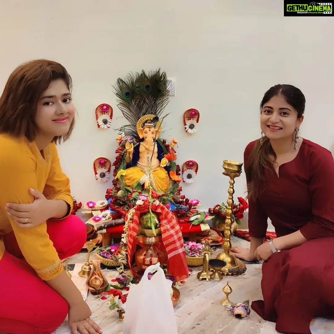 Sandipta Sen Instagram - Puchir barir Ganesh Pujo ❤️ @roy_ditipriya @aditiroyz @sandipchatterjeebasko @neelzpics thanks for the Lovely clicks😍