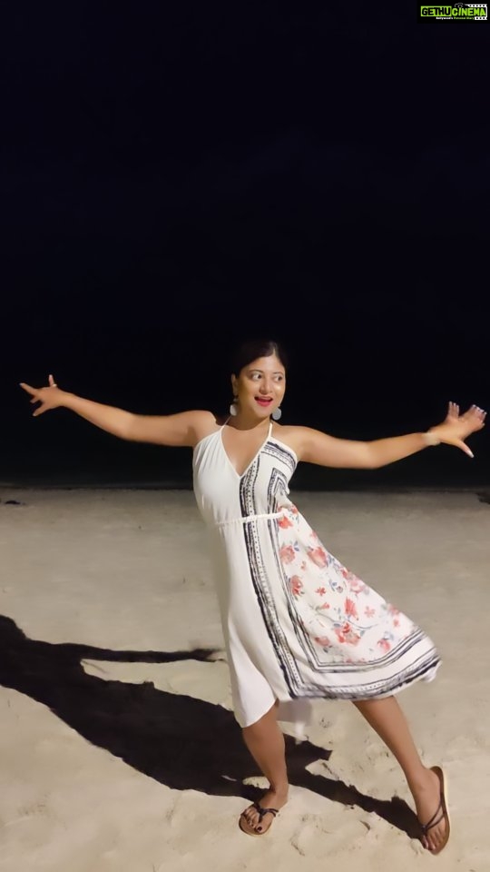 Sandipta Sen Instagram - Bollywood in Philippines 😍 Wait till the end part😍 @ alonabeach bohol #dance #dancereels #danceonthebeach #instareels #reelindia #instagood #indiangirlstravel #instapost #instadaily #instalike #Philippinestrip #philippinestravel #philippines🇵🇭 #alonabeach #alona #bohol #feelkaroreelkaro #feelitreelit #beautifuldestinations #bengaliactress #sandiptasen