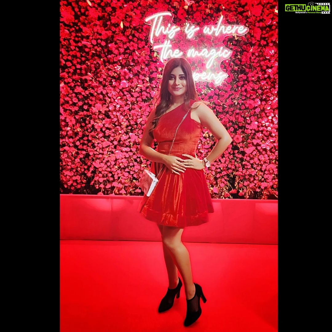 Sandipta Sen Instagram - Heartfelt Congratulations @svfbrands for completing 2 successful years❤️❤️More to come! Cheers 🥂 @iammony @myslfjoy @_subhamdasgupta @enakshirc #svfbrands #svfbrands2.0 💄@mainak_1111 Styling @neelsaha_styled_by_blue 👗@deb_bkp #instagood #instapost #instadaily #instalike #instapic #instagram #bengaliactress #actress #sandiptasen Biswa Bangla Convention Centre
