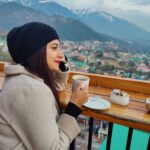 Sandipta Sen Instagram - Ak cup gorom coffee r chupti kore boshe thaka.. #instagood #instapost #instadaily #instalike #instagram #morningvibes #naturelovers #nature #mountains #mountainslovers #bengaliactress #sandipta #sandiptasen #actress Himachal Pradesh