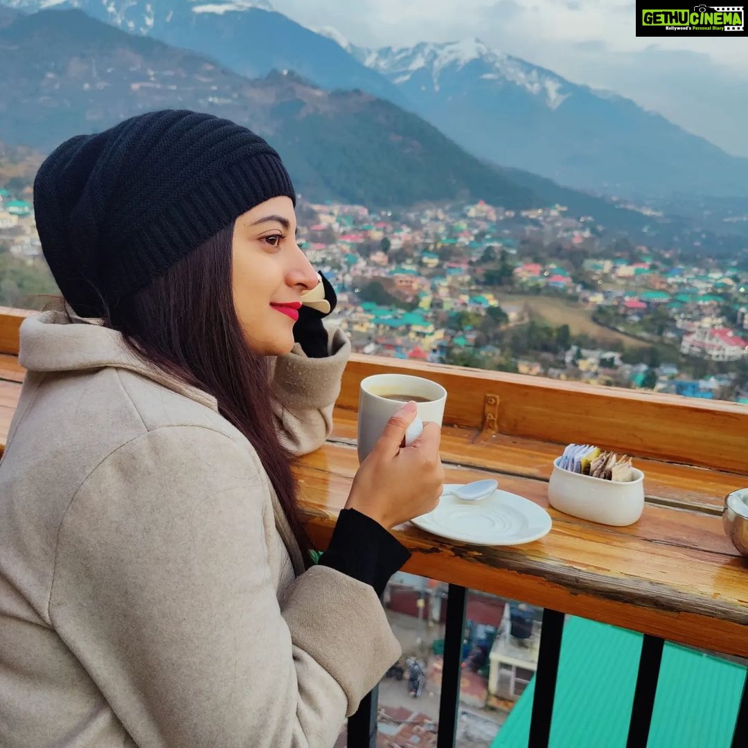 Sandipta Sen Instagram - Ak cup gorom coffee r chupti kore boshe thaka.. #instagood #instapost #instadaily #instalike #instagram #morningvibes #naturelovers #nature #mountains #mountainslovers #bengaliactress #sandipta #sandiptasen #actress Himachal Pradesh