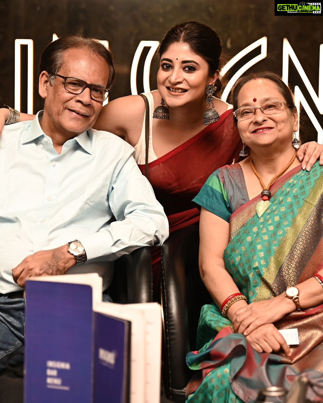 Sandipta Sen Instagram - সকলকে জানাই শুভ নববর্ষের শুভেচ্ছা ও ভালোবাসা ❤️🙏 আমাদের ছবি #TheEkenRuddhasashRajasthan এসে গেছে আপনার কাছের সিনেমা হলে, পরিবারের সাথে দেখে নিন, আশাকরি আপনাদের ভালো লাগবে 😇 📸@koustavdutta1712 Hair: @pritha_dutta_official #SubhaNoboborsho #EkenPremier #SVF @svfsocial @iammony @joydeep0906 @aby2806 @ahanakanjilal @siddhant_sheth @chakrabarti_anirban @soumyamukerji_ @suhotra_mukhopadhyay @mirchisomak @ramyadip_saha @sudip.chitta.sarkar Inox, South City Mall, Kolkata