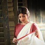 Sandipta Sen Instagram - "Kuch kahena tha shayed usko.." 📸 @sarkardebarshi19 💄@makeup_abhijithchanda Styling:@neelsaha_styled_by_blue 🥻@ira.label #instapost #instagood #instadaily #instalike #bengaliactress #saree #sareelook #bengalilook #sandiptasen