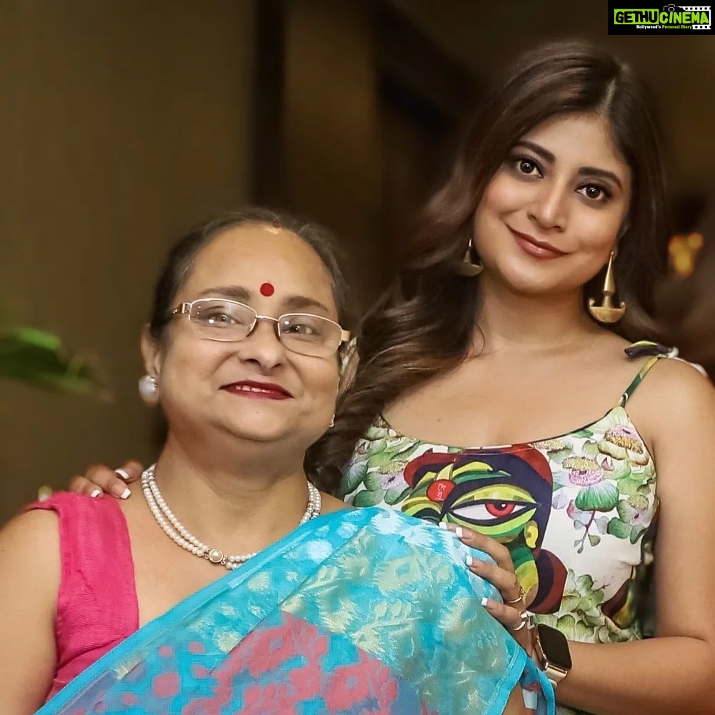 Sandipta Sen Instagram - Last Sunday ta khub special chilo.Amar Maa pelen "Ratnagarbha"/ "super Mom" award š Srishti dance academy ayojito Sneho Diya 2022 te.. anek Dhonyobad Janai Indrani Ganguly di k.. ato antorikota r bhlobashay amra Apluto. š¤ @sutapa.sen.9250 #mom #supermom #award #insta #instagood #instapost #instadaily #instapic #instagram #Instagram #bengaliactress #actress #sandiptasen #sandipta