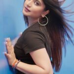 Sandipta Sen Instagram - Main khiladi Tu Anari..ohh the nostalgia 🤩 🎥 @myself_suvam #dancereels #dance #mainkhiladituanari #trending #trendingsong #reelsinstagram #reelsindia #feelkaroreelkaro #feelitreelit