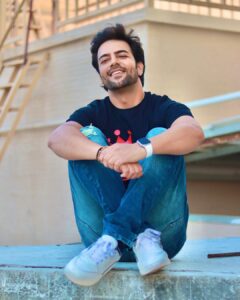 Sanjay Gagnani Instagram - Let’s just be who we are ☺️

#mondaymood #beyou