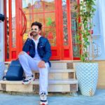 Sanjay Gagnani Instagram - Hello 📞 What Would You Say If You Were On The Other Side Of The Call !? 🤔 #letstalk #weekendvibes #saturdaymood