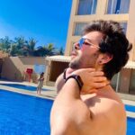 Sanjay Gagnani Instagram - Making My Own Waves 😉🏊‍♂️🥂 #poolvibes #waterbaby #swimlife