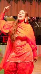 Sapna Choudhary Instagram - उम्मीद है आपको गाना पसंद आया होगा
ये गाना अपने पसंदीदा इंसान को डेडिकेट कीजिए और रील बनाइए और हमे tag कीजिए @desigeet99 जो रील हमें पसंद आएगी उसे हम story पर लगाएंगे 

@itssapnachoudhary 
@reels.doorproduction09 
@i_shiva_choudhary 
@naveenvishubaba 
@director_jeetghanghas 

#sapnachaudhary #desiqueen #haryanviqueen #sapnachoudhary #sapna #sapnaharyanvi #positivevibes #thankgodforeverything