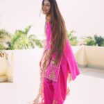 Sapna Choudhary Instagram - "गुलाबो छोरी" 💗 Outfit by: @amanwalia_official Styled by: @official_joynarang #sapnachaudhary #desiqueen #sapna #sapnaharyanvi #haryanviqueen #sapnachoudhary #positivevibes #thankgodforeverything