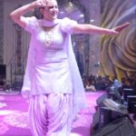 Sapna Choudhary Instagram - Foujan tera fouji raakhe tanne full mauj mei 🇮🇳♥️🕺 @aamin_barodi @directorsahilsandhu #haryanviqueen #sapnachaudhary #thankgodforeverything #desiqueen #sapnachoudhary