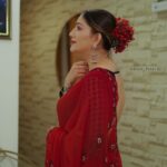Sapna Choudhary Instagram - लाल इश्क़ ✨ Beautiful Saree by : @ratnavati_collection09 📷 : @iamarshadkhanphotography0 @alex_pixels_ #sapnachaudhary #haryanviqueen #sapnachoudhary #desiqueen #thankgodforeverything