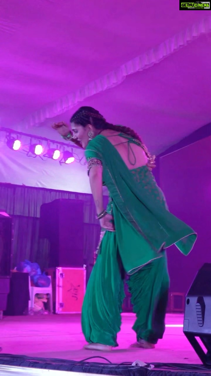 Sapna Choudhary Instagram - फड़के पत्ता पीपल का ज्यूँ हवा तै धड़के दिल दुनिया का न्यूँ मेरी अदा तै @vyrlharyanvi @aamin_barodi @rk_crew_real @deepesh.dg #reels #instagood #instagram #sapnachaudhary #sapnachoudhary #sapnaharyanvi #desiqueen #desigirl #haryana #haryanvi #positivity #positivevibes #thankgodforeverything
