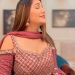 Sapna Choudhary Instagram - लव यू गोरी रे ………❤️ @dreamsentertainment99 @reels.doorproduction09 #reels #newsong #instagood #instagram #sapnachaudhary #sapnachoudhary #sapnaharyanvi😘😘 #desiqueen #haryana #haryanvi #positivevibes #positivity #thankgodforeverything