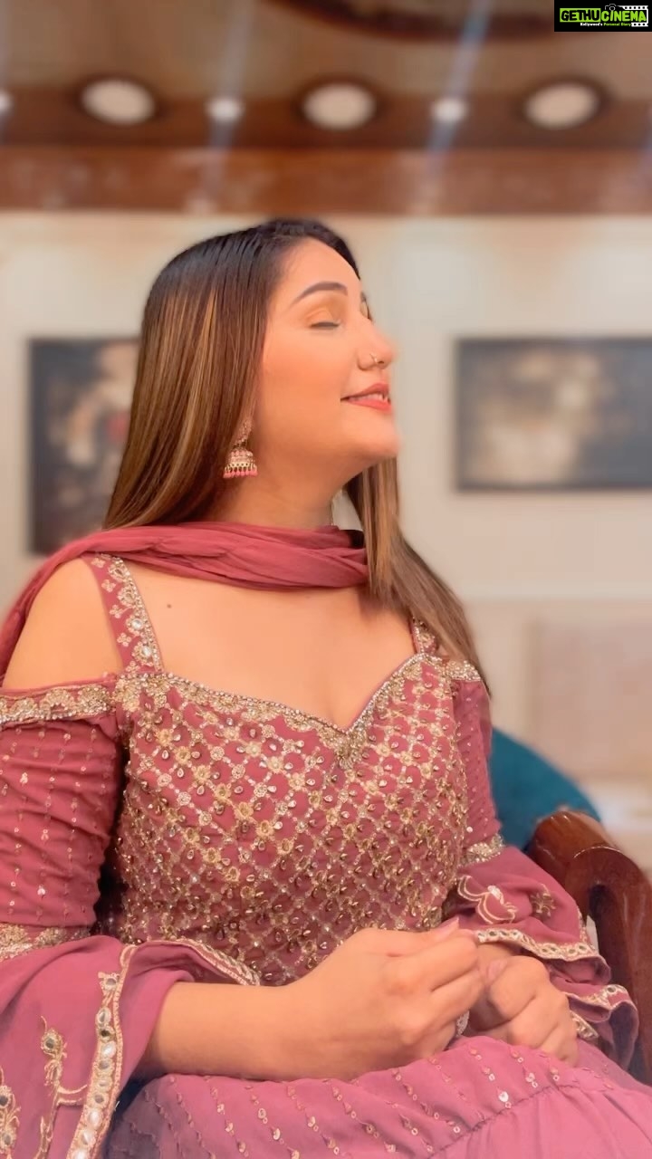 Sapna Choudhary Instagram - लव यू गोरी रे ………❤️ @dreamsentertainment99 @reels.doorproduction09 #reels #newsong #instagood #instagram #sapnachaudhary #sapnachoudhary #sapnaharyanvi😘😘 #desiqueen #haryana #haryanvi #positivevibes #positivity #thankgodforeverything