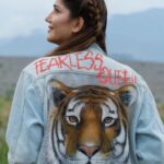 Sapna Choudhary Instagram - There is no competition because, nobody can be me …because I’m just like my father….., happy Father’s Day 🦁 Jacket by @imroz_house #desiqueen #fearless #queen #sapnachaudhary #sapnachoudhary #desigirl #haryana #haryanavi #beingdesi #instagram #instaphoto #tiger #beingdesi #proudtobeharyanvi #goat #positivevibes #positivity #thankgodforeverything
