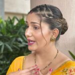Sapna Choudhary Instagram - माननीय मुख्यमंत्री मनोहर लाल जी से मुलाक़ात हुई..हरियाणा में फिल्म सिटी और फिल्म एंड एंटरटेनमेंट पालिसी को लेकर सीएम साहब से चर्चा हुई. #cm #haryana #haryanvi #desigirl #desi #sapnachaudhary #sapnachoudhary #positivevibes #positivity #thankgodforeverything