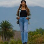 Sapna Choudhary Instagram - There is no competition because, nobody can be me …because I’m just like my father….., happy Father’s Day 🦁 Jacket by @imroz_house #desiqueen #fearless #queen #sapnachaudhary #sapnachoudhary #desigirl #haryana #haryanavi #beingdesi #instagram #instaphoto #tiger #beingdesi #proudtobeharyanvi #goat #positivevibes #positivity #thankgodforeverything