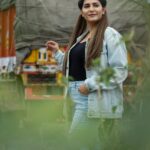 Sapna Choudhary Instagram - There is no competition because, nobody can be me …because I’m just like my father….., happy Father’s Day 🦁 Jacket by @imroz_house #desiqueen #fearless #queen #sapnachaudhary #sapnachoudhary #desigirl #haryana #haryanavi #beingdesi #instagram #instaphoto #tiger #beingdesi #proudtobeharyanvi #goat #positivevibes #positivity #thankgodforeverything