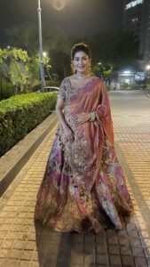 Sapna Choudhary Instagram - Our intention creates our reality……….😊

Styled by @kammyandstyles 
Outfit by. @sidhaarthanddisha 
PR ………. @frizbeedigital 

#reels #reelsinstagram #reelitfeelit #reelsvideo #reel #reelkarofeelkaro #desiqueen #sapnachaudhary #indianwear #positivevibes #positivity #fanlove❤️ #instagram #thankgodforeverything