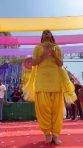 Sapna Choudhary Instagram - “Minister” @vishuputhi @desigeet99 #reels #reelsinstagram #reelitfeelit #reelkarofeelkaro #reelsvideo #outnow #trending #trendingreels #desi #desiqueen #sapnachaudhary #goat #stagelife #performer #workhard #colourful #haryana #haryanvi #positivity #positivevibes #fanlove❤️ #thankgodforeverything