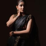 Sapna Choudhary Instagram - A saree Has the power to convert a girl Next door into an artist’s muse! Saree by @ansi_e_fashionstore Jewellery by @ratnavati_collection09 #saree #sareelove #black #desiqueen #sapnachaudhary #goat #look #desi #haryana #haryanvi #workhard #positivevibes #positivity #thankgodforeverything