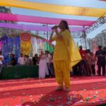 Sapna Choudhary Instagram - ये रंग ना जाने कोई जात ना कोई बोली, मुबारक हो आपको रंग भारी होली || हेप्पी होली | Outfit by @ratnavati_collection09 #holi #holifestival #kolkata #stagelife #fanlove #beingharyanvi #desi #desiqueen #goat #sapnachaudhary #workhard #workholic #positivevibes #positivity #thankgodforeverything