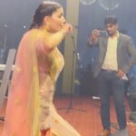 Sapna Choudhary Instagram – पैसे 🤑 देके view बढ़वाने की आदत हमारी नही है, थोड़ा या ज़्यादा जितना भी प्यार मिलेगा हमें organic चाहिए …….! 
शुक्रिया अपने गाने को इतना प्यार देने के लिए 🥳

#organic #desi #haryanvi #haryana #song #treanding #treandingreels #reels #reelsinstagram #reelitfeelit #reelkarofeelkaro #reel #beingdesi #proudtobeharyanvi #desiqueen #sapnachaudhary #positivity #positivevibes #workhard #thankgodforeverything