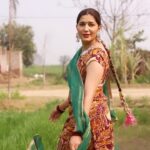 Sapna Choudhary Instagram – मोत का सामान तेरा जोबन यो याना ……. 🥳

@desigeet99 

#reels #reel #reelsinstagram #reelitfeelit #reelkarofeelkaro #desi #desiqueen #sapnachaudhary #haryana #haryanvi #workhard #goat #goal #haryanvisong #positivity #positivevibes #thankgodforeverything