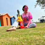 Sapna Choudhary Instagram - रंगो की वर्षा , गुलाल की फुहार सूरज की किरणे , खुशियों की बौछार चन्दन की खुशबु , अपनों का प्यार मुबारक हो आपको होली का त्यौहार। #festival #holi #sapnachaudhary #desiqueen #sapnachoudhary #sapnaharyanvi #haryanviqueen #positivity #instagood #thankgodforeverything