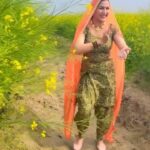 Sapna Choudhary Instagram - Thankyou for cross 1 million views ये organic है पैसे देके ना बढ़वाए ………🤗 @itsdreamsentertainment #reelitfeelit #reelkrofeelkro #desi #desigirl #goat #haryana #haryanvi #sapnachaudhary #desiqueen #positivevibes #positivity #workhard #thankgodforeverything