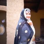 Sapna Choudhary Instagram - चुनदड़ काला स ……….. outfit by @ratnavati_collection09 Jutti by @__ultimatewardrobe #desi #desigirl #desifashion #desiqueen #daman #haryanvi #haryana #sapnachaudhary #beingdesi #reelkrofeelkro #reelitfeelit #positivevibes #positivity #workhard #thankgodforeverything #goat #mood