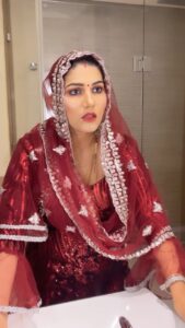Sapna Choudhary Instagram - “Pushpa”  आग लगादी …….😡
Outfit by @ratnavati_collection09 
@vridhi_creations54 
@alluarjunonline 

#treanding #reelitfeelit #reelkrofeelkro #desiqueen #desi #sapnachaudhary #positivevibes #thankgodforeverything