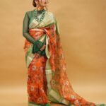 Sapna Choudhary Instagram - आज मैं चमक उठी, क्योंकि मैंने साड़ी को गले लगाया था .. Outfit by @shubh.fashion Jewellery by @ratnavati_collection09 #saree #sareelove #sareedraping #colourful #lookoftheday #goat #desiqueen #desigirl #sapnachaudhary #beingdesi #haryana #haryanvi #workhard #positivity #thankgodforeverything