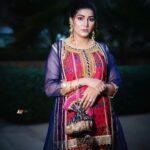 Sapna Choudhary Instagram - फ़ैशन की सारी चीजें दुसरे नम्बर पर है , आज भी पहले नम्बर पर सदगी आती है ! outfit by @styleinhand6 Jewellery by @__ultimatewardrobe #suit #shararasuit #desi #desigirl #colour #colourful #desiqueen #haryanvi #haryana #lookoftheday #loveyourself #sapnachaudhary #goat #positivevibes #positivity #workhard #thankgodforeverything