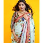 Sapna Choudhary Instagram – Never wanted perfect, just real.

Outfit by @vastrachhaya 
Jewellery by @ratnavati_collection09 

#saree #sareefashion #sareelover #colorful #positivity #workhard #desiqueen #sapnachaudhary #desigirl #positivevibes #thankgodforeverything