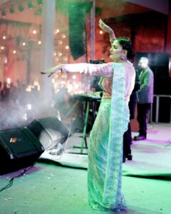 Sapna Choudhary Instagram - If i really care i’ll try like 400 times but 
  Ones i am done it’s over …………..🤨

Outfit by @ratnavati_collection09 

#sareelove #stagelife #desilook #desigirl #desiqueen #sapnachaudhary #positivevibes #thankgodforeverything #colourfullife