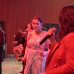 Sapna Choudhary Instagram - Evergreen 😊 @mikasingh Saree by @ratnavati_collection09 #shows #stageperformance #desiqueen #sapnachoudhary #positivevibes #proudtobeharyanvi #haryanvisong #thankgodforeverything