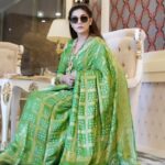 Sapna Choudhary Instagram - I am not perfect but god said I am worth it…….😁 Saree by @saivishal1621 Style by @ratnavati_collection09 #treanding #reekkrofeelkro #desiqueen #sapnachaudhary #positivevibes #thankgodforeverything