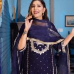Sapna Choudhary Instagram - "छोरा नी चाला था माँ" 🫣 Wearing👗 @gulanaribynimratpratibha Styling 🕵🏻 @official_joynarang #sapnachaudhary #desiqueen #sapnachoudhary #sapna #suitlover #trending #outnow #sapnachaudharyharyanvi #haryanviqueen #sapnaharyanvi #positivevibes #positivity #thankgodforeverything