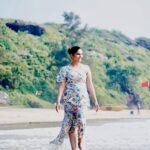 Sapna Choudhary Instagram – Life is all about good vibes and good people…..🤗

#colorful #beach #seaside #goat #nature #desiqueen #sapnachaudhary #positivevibes #thankgodforeverything