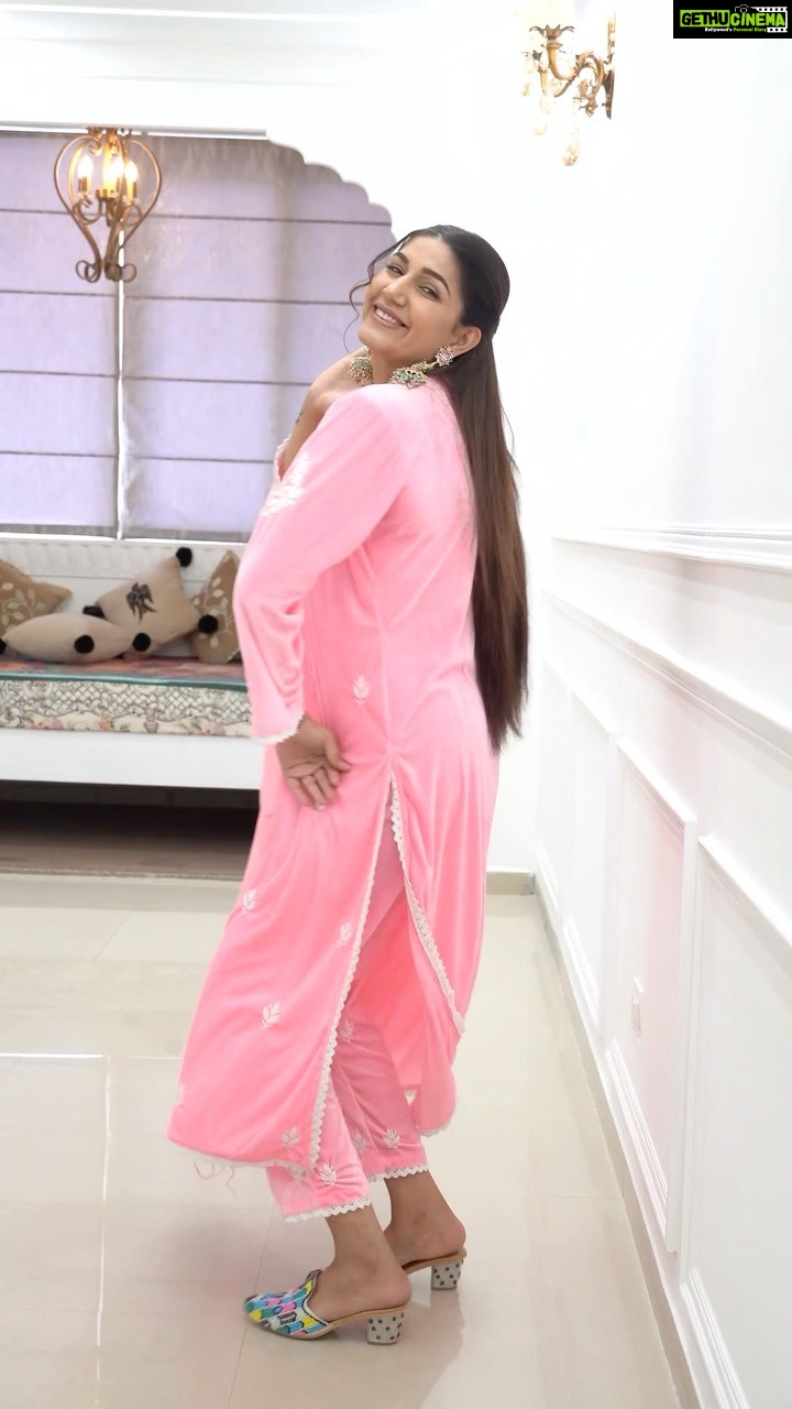 Sapna Choudhary Instagram - सबको खटकेगी,जब ये बैरन मटकेगी 💃🏼 Wearing 👗 @zubeida_diaries @sagamusicharyanvi #sapnachaudhary #desiqueen #sapnachoudhary #haryanviqueen #sapna #newsong #sapnachaudharyharyanvi #desigirl #sapnaharyanvi #trending #haryanvi #haryana #instagood #reelsinstagram #positivity #positivevibes #thankgodforeverything