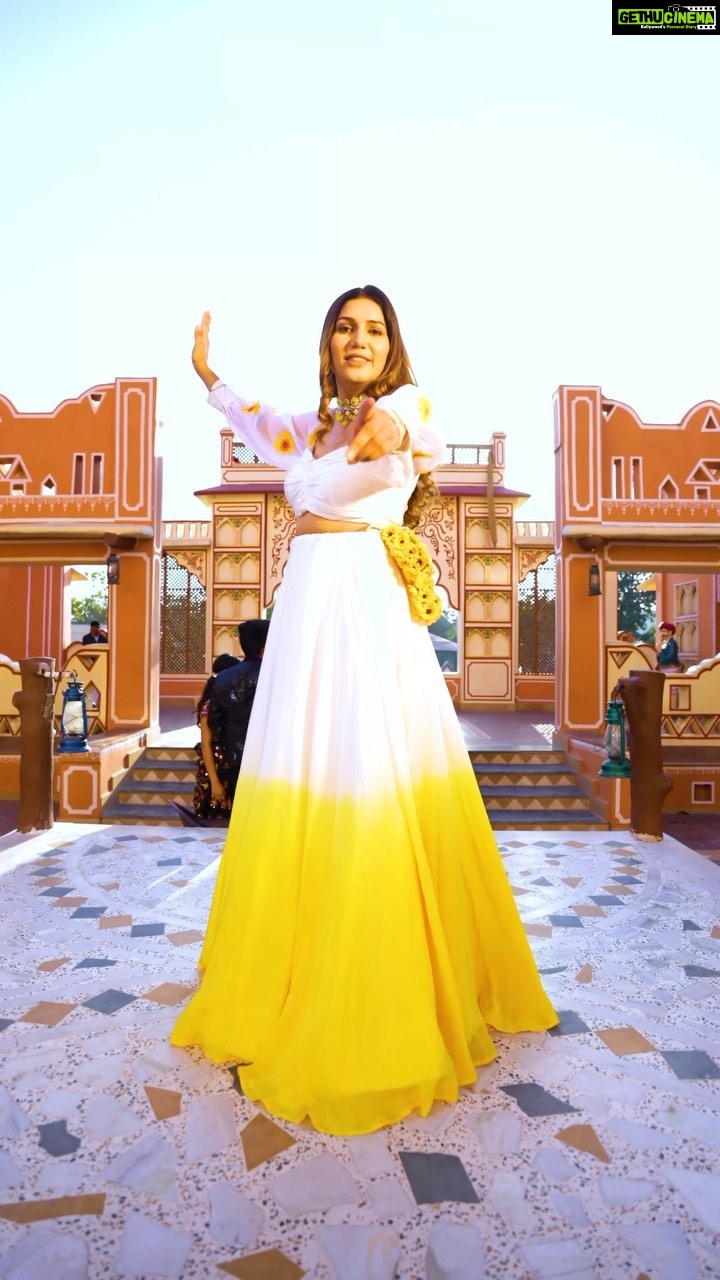 Sapna Choudhary Instagram - Jhanjhar crosses 2 Million views on youtube. ā¤ļøš Itna pyaar dene ke liye aap sabka dhanywad. ā¤ļøāš„š Outfit by @manya.creation #sapnachaudhary #oneshowharyanvi #jhanjhar #haryanvisongs #musicvideo #sapnachoudhary #desiqueen #sapnachaudharyharyanvi #sapnaharyanvi #haryanviqueen #positivevibes #positivity #thankgodforeverything