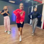 Sara Gurpal Instagram - #SaraKehndi From today is practice session ! Sharing my current favourite track !!