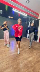 Sara Gurpal Instagram - #SaraKehndi From today is practice session ! Sharing my current favourite track !!
