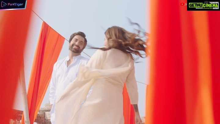 Sara Gurpal Instagram - With my Mom’s blessings presenting you the teaser of my very special song #OSANAM 🧡 Mujhe poora bharosa hai aap sab ko pasand aayega . Bataiyega zarur kaisa lag raha hai ???? @saragurpals @fantiger_com @prashan_agarwal @vaibhavpani @shadabrayeen @piyushbatra0001 @anubhav2287 @robbysinghpadda @akshayakey @prasannaritesh @brownmens_wardrobe #nashaboy #akhilsachdeva #osanam #saragurpal #music #newrelease #teaser #love #song #punjabisongs #vibe #romantic #romance #feel #positive #instagood #singersongwriter #happiness #musicnft #invest #grow