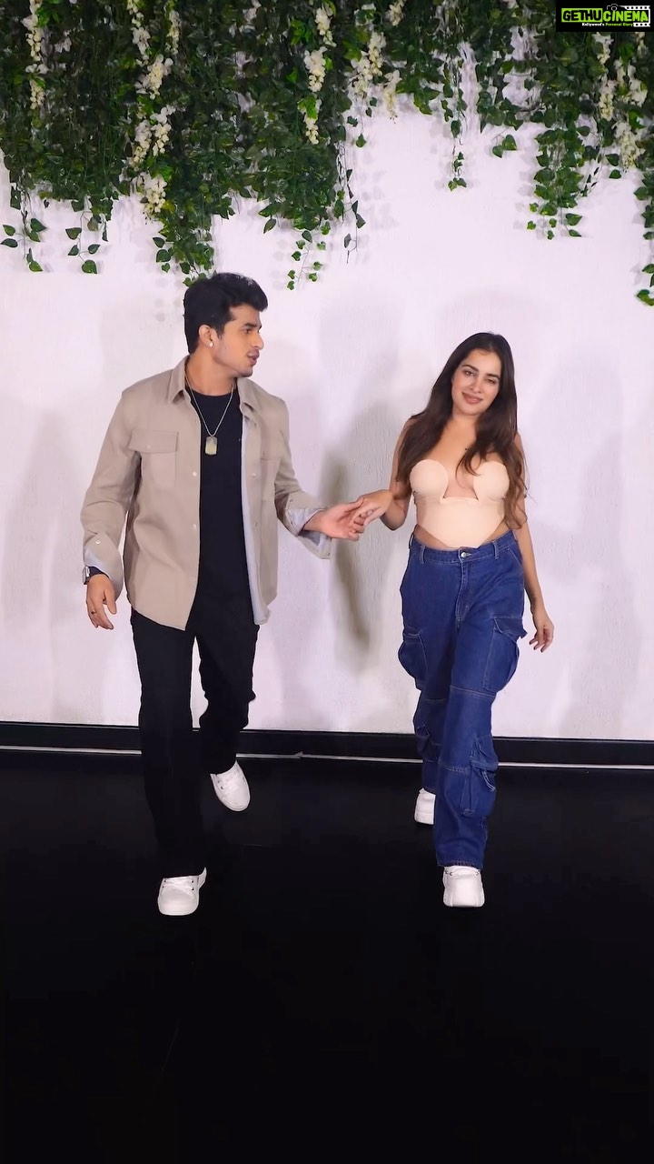 Sara Gurpal Instagram - Win a chance to Visit Goa and have fun. Make Reel on @PearlVPuri ’s latest track #HoraNu and Tag @PearlVPuri , @platinummussic and @easemytip , The best reel Creator will get free trip to Goa. . . 📸 @vikasgorule #HoraNu #platinummusic #aadilkiarmy #aadilkhan